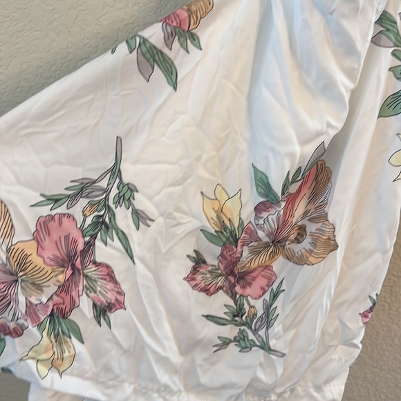 New superdown Essie One Shoulder Dress in White Floral - Picture 6 of 10